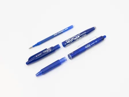 PILOT Set de 6 recharges pour roller FriXion Ball. Pointe moyenne 0,7 mm. Encre gel.