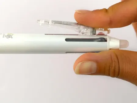 PILOT Stylo Roller FriXion Ball 4 Couleurs (noir, bleu, rouge, vert) - Roller encre gel - Pointe Fine 0,5mm